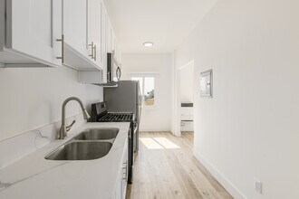 1625 Mariposa Ave in Los Angeles, CA - Building Photo - Building Photo