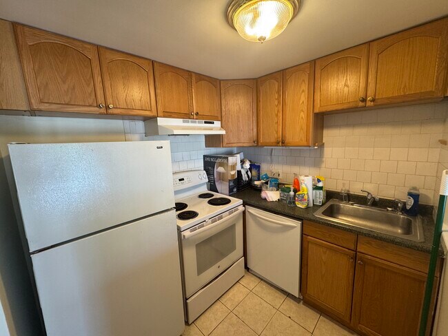 177 Central St in Stoneham, MA - Foto de edificio - Building Photo
