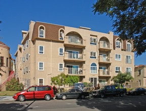 8555 Cashio St in Los Angeles, CA - Foto de edificio - Building Photo