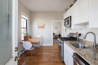 15 Trowbridge St, Unit #11 in Cambridge, MA - Foto de edificio - Building Photo