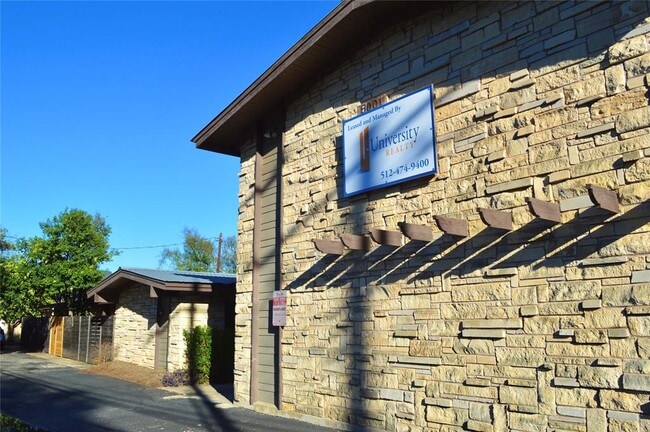 5001 Bull Creek Rd in Austin, TX - Foto de edificio - Building Photo