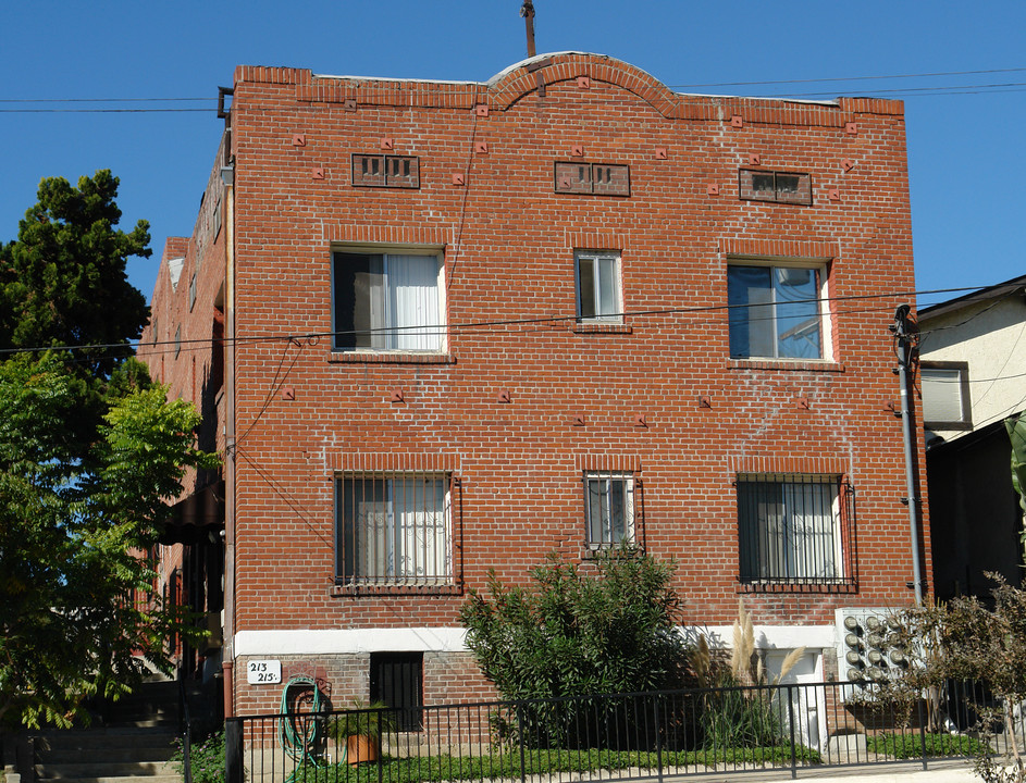 213-215 N Alvarado St in Los Angeles, CA - Building Photo