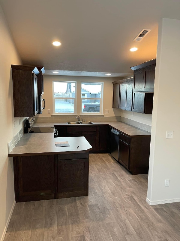 1328 W Javelin St in Moses Lake, WA - Foto de edificio - Building Photo