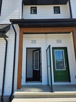 330 Ambleton St NW in Calgary, AB - Building Photo