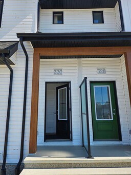 330 Ambleton St NW in Calgary, AB - Building Photo