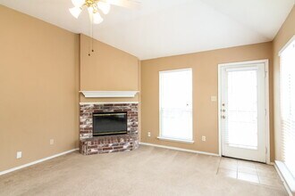 3612 Garden Springs Dr in Fort Worth, TX - Foto de edificio - Building Photo