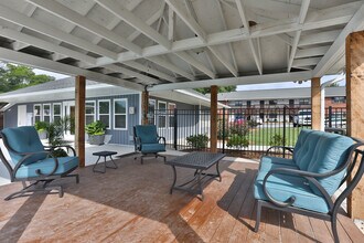 Brookfall I & II Apartments in Easley, SC - Foto de edificio - Building Photo