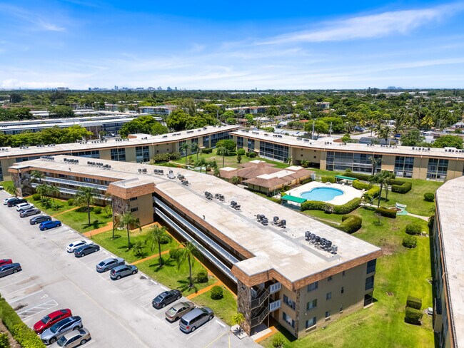 500 Village Green Cir E in Palm Springs, FL - Building Photo - Building Photo