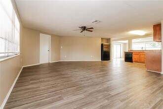 10911 Piccadilly Rd in Port Richey, FL - Building Photo - Building Photo