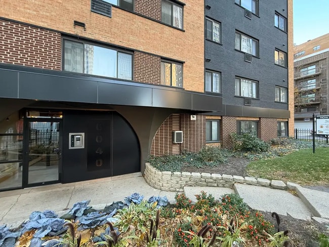 6040 N Sheridan Rd in Chicago, IL - Building Photo - Building Photo