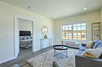 327 Pine St in Pawtucket, RI - Foto de edificio - Building Photo