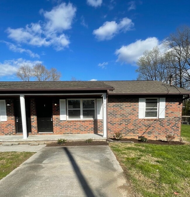 property at 1904 Meadowview Ln