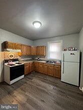 533 BUTTONWOOD St in Norristown, PA - Building Photo - Building Photo