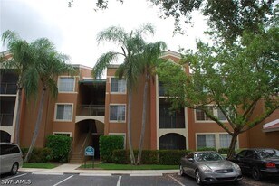 1130 Reserve Way in Naples, FL - Building Photo