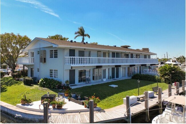 811 SE 22nd Ave in Pompano Beach, FL - Building Photo - Building Photo