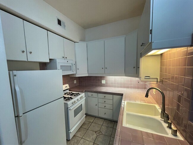 15455 Sherman Way in Los Angeles, CA - Building Photo - Building Photo