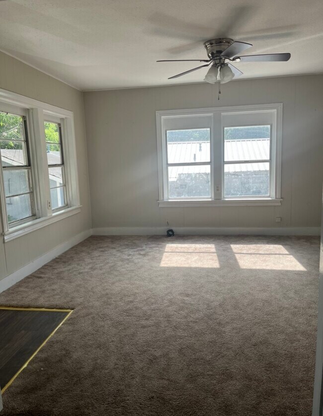 2208 S 4th St in Bay City, TX - Building Photo - Building Photo