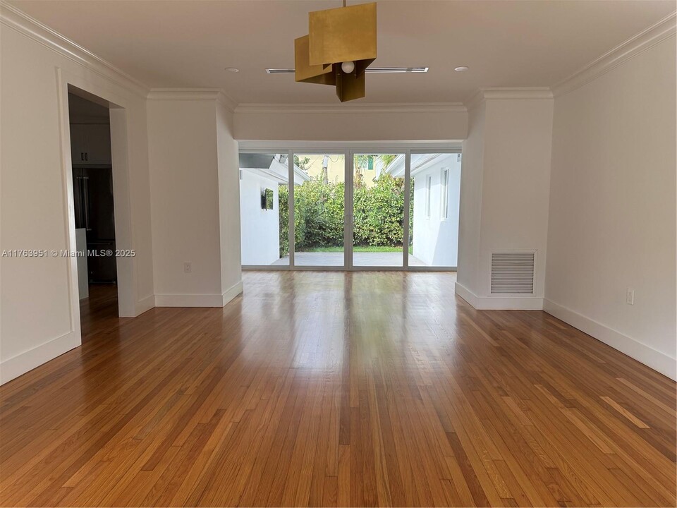 547 Giralda Ave in Coral Gables, FL - Building Photo