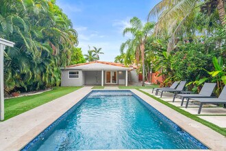 443 NE 71st St in Miami, FL - Building Photo - Building Photo