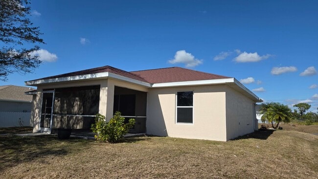 2909 13th St SW in Lehigh Acres, FL - Foto de edificio - Building Photo