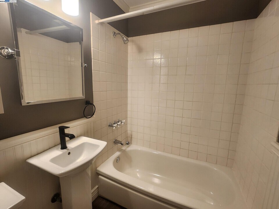 7482 Larkdale Ave in Dublin, CA - Building Photo