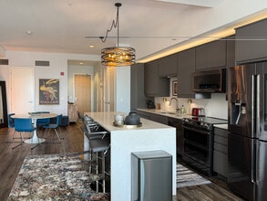 350 W Ash St, Unit 1009 in San Diego, CA - Building Photo - Building Photo