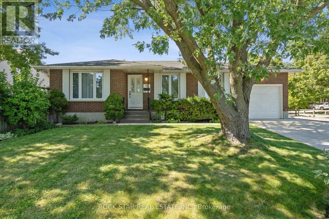 13 Derby Ln in St Catharines, ON - Building Photo