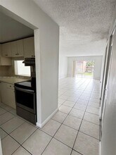 9970 SW 88th St in Miami, FL - Building Photo - Building Photo