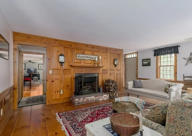 73 Champeaux Rd