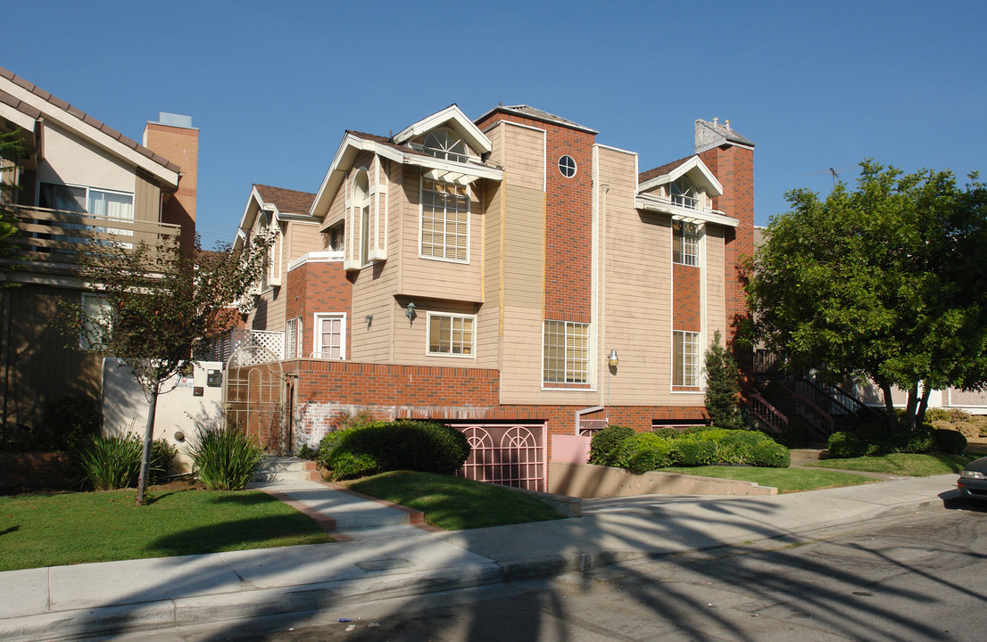 425 Palm Dr in Glendale, CA - Building Photo