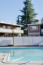 SkyView Park Villa in Seatac, WA - Building Photo - Building Photo