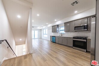 5434-5434 Romaine St in Los Angeles, CA - Building Photo - Building Photo