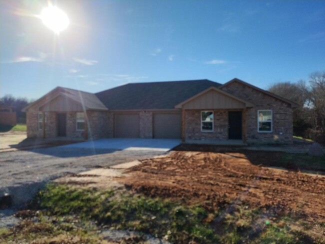 209 Hoover Ln in Azle, TX - Building Photo - Building Photo