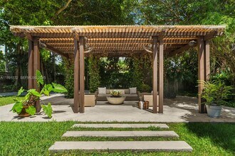 575 Bay Point Rd in Miami, FL - Building Photo - Building Photo