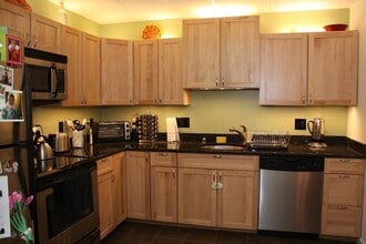 185 High St, Unit #109 in Medford, MA - Foto de edificio - Building Photo