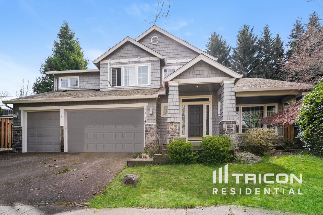 10910 SW Gram St in Tualatin, OR - Building Photo