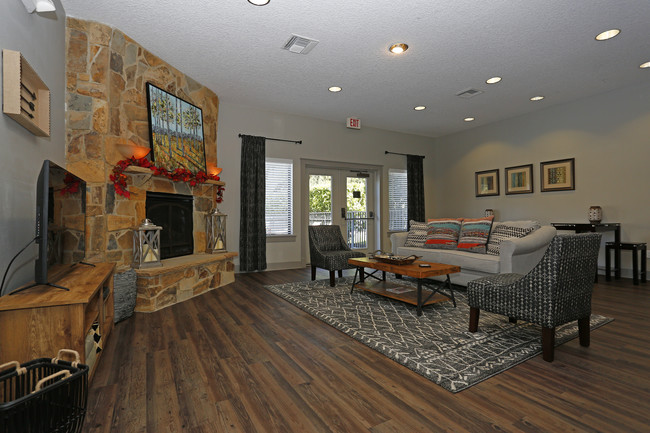 Ashton Oaks in New Port Richey, FL - Foto de edificio - Interior Photo