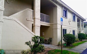 8462 NW 40th St in Coral Springs, FL - Building Photo - Building Photo