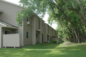 Woodmount Townhomes in Cottage Grove, MN - Building Photo - Building Photo