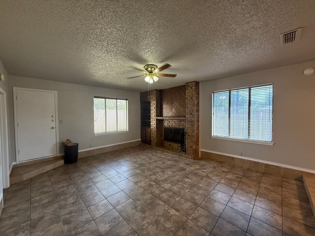 7825 Memphis Ave in Lubbock, TX - Foto de edificio - Building Photo