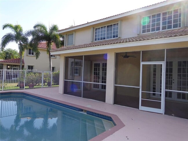991 Crestview Cir in Weston, FL - Building Photo - Building Photo