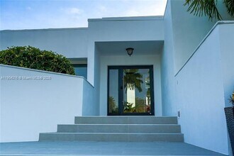 290 NW 125th Ave in Miami, FL - Building Photo - Building Photo