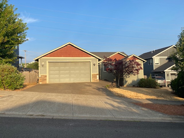 633 Golden Eagle St NW in Salem, OR - Building Photo