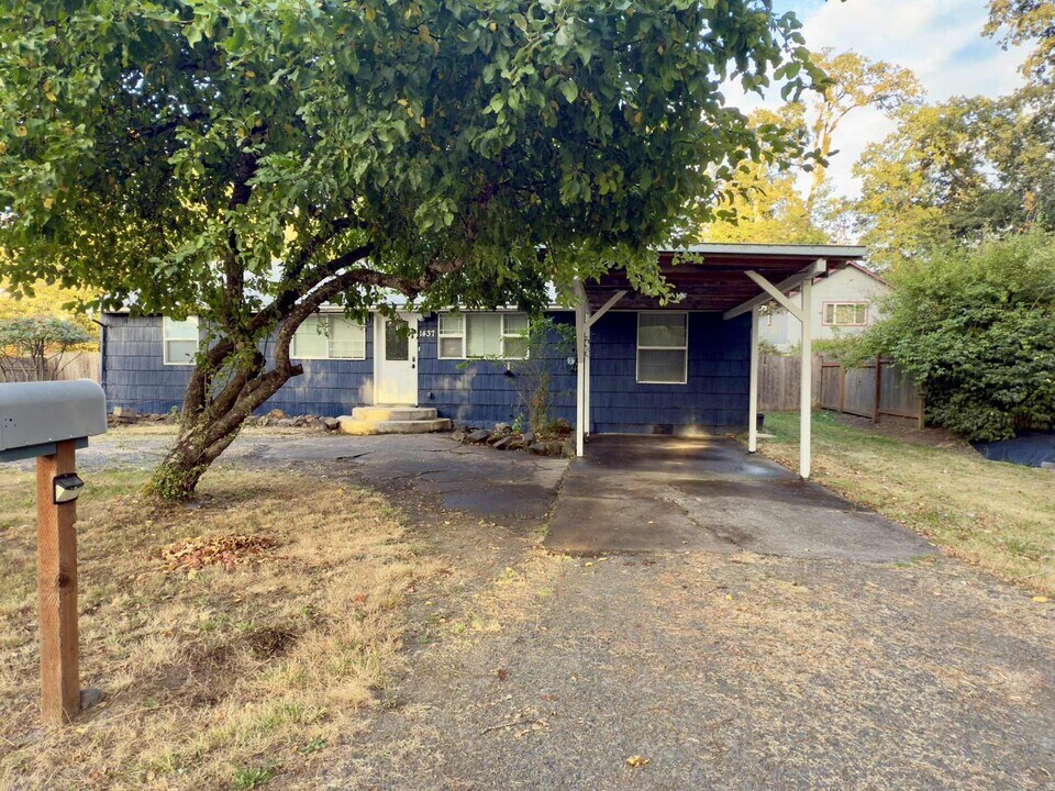1437 Acorn Park St in Eugene, OR - Building Photo