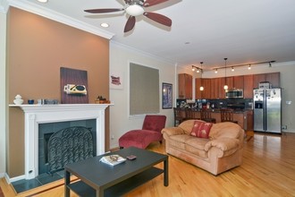 1235 N Cleaver St in Chicago, IL - Building Photo - Interior Photo