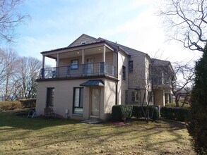 3222 E Hampshire St in Milwaukee, WI - Building Photo - Building Photo