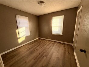 2332 N Poplar St in Wichita, KS - Building Photo - Building Photo