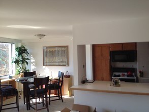 6631 Wakefield Dr-Unit -412 in Alexandria, VA - Building Photo - Building Photo