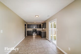 9106 Bagley Way in Indianapolis, IN - Foto de edificio - Building Photo