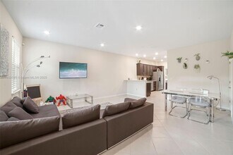 4154 Greenway Dr in Hollywood, FL - Building Photo - Building Photo